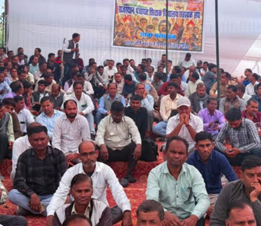 जयपुर में संविदा कार्मिकों का उग्र प्रदर्शन: नियमितीकरण की मांग तेज Violent protest by contract workers in Jaipur