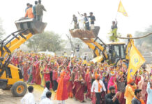 विराट हिंदू सम्मेलन में 1100 मातृशक्ति की भव्य कलश यात्रा में दिया पंच परिवर्तन का मंत्र The mantra of five changes was given in the grand Kalash Yatra of 1100 women power in the Virat Hindu Conference.