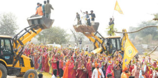 विराट हिंदू सम्मेलन में 1100 मातृशक्ति की भव्य कलश यात्रा में दिया पंच परिवर्तन का मंत्र The mantra of five changes was given in the grand Kalash Yatra of 1100 women power in the Virat Hindu Conference.