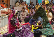 फागोत्सव में रंगों और भक्ति की बही सरिता A stream of colours and devotion flows during the festival of colours
