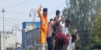 एआई समिट के विरोध को सड़कों पर उतरा भाजयुमो