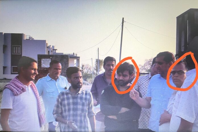 Village Development Officer arrested while taking bribe of Rs 1 lakh Village Development Officer arrested while taking bribe of Rs 1 lakh