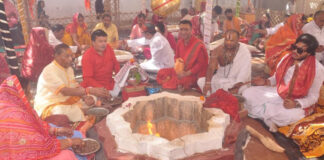 हनुमत् जन्मोत्सव: एकादश कुंडात्मक महायज्ञ में गूंजे वेद मंत्र Hanumat Janmotsav: Veda mantras echoed in the eleventh Kundatika Mahayagya.