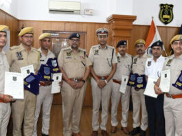 छह पुलिसकर्मी कांस्टेबल ऑफ द मंथ अवॉर्ड से सम्मानित Six Police Personnel Honored with 'Constable of the Month' Award