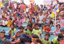 बोहरा जी की बावड़ी में 11 झुग्गियों की 651 बेटियों को भोजन करा दिए उपहार At Bohra Ji's Stepwell, 651 girls from 11 shanties were served a meal and presented with gifts.