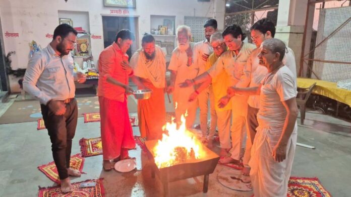 Lunar Eclipse: Offer oblations in the havan and pray for world welfare