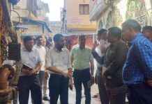 शहर की व्यवस्थाओं का निरीक्षण निकले नगर निगम जयपुर आयुक्त डॉ. गौरव सैनी Jaipur Municipal Corporation Commissioner Dr. Gaurav Saini went out to inspect the city's arrangements.