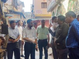 शहर की व्यवस्थाओं का निरीक्षण निकले नगर निगम जयपुर आयुक्त डॉ. गौरव सैनी Jaipur Municipal Corporation Commissioner Dr. Gaurav Saini went out to inspect the city's arrangements.