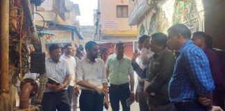 शहर की व्यवस्थाओं का निरीक्षण निकले नगर निगम जयपुर आयुक्त डॉ. गौरव सैनी Jaipur Municipal Corporation Commissioner Dr. Gaurav Saini went out to inspect the city's arrangements.