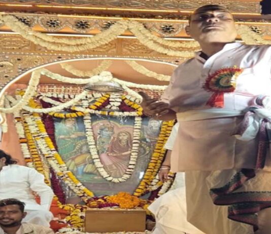 राम नवमी पर तीन दर्जन झांकियों के साथ नगर भ्रमण पर निकले भगवान श्री राम Lord Shri Ram Embarks on a City Procession with Three Dozen Tableaux on Ram Navami.