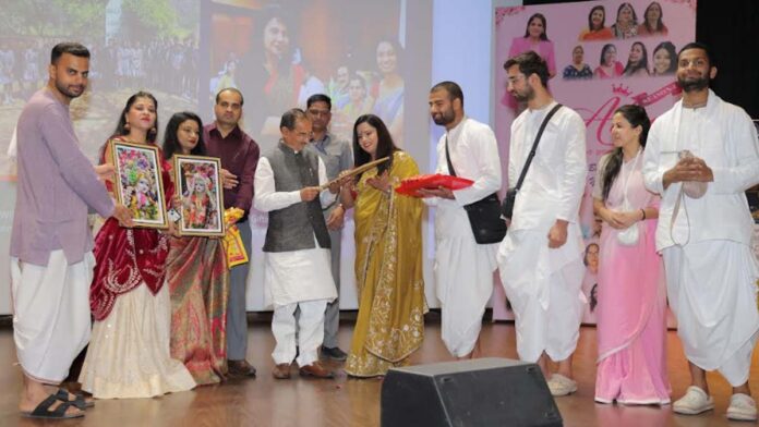 The ‘Aura – The Power of She’ ceremony was steeped in the essence of devotion. The ‘Aura – The Power of She’ ceremony was steeped in the essence of devotion.