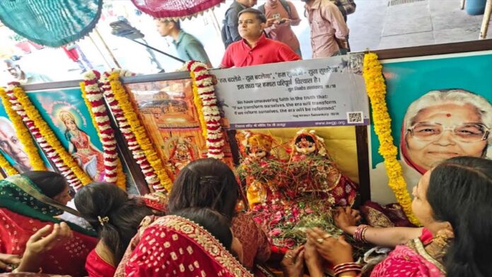 Gangaur worship and Panch Kundiya Gayatri Mahayagna were held with great pomp at Govind Devji Temple.
