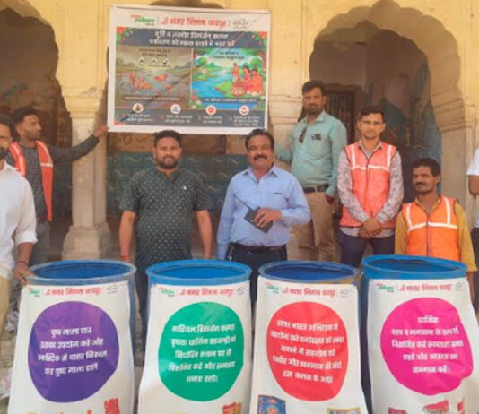 गलता पीठ कुण्ड पर हुए स्वच्छता अभियान में श्रद्धालुओं को किया जागरूक
