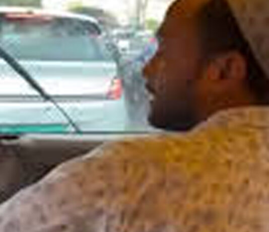 ऑटो रिक्शा चालक ने विदेशी महिला से गालियां बुलाई