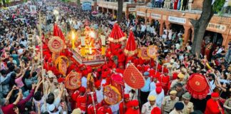 शाही ठाठ-बाट से निकली गणगौर माता की शोभायात्रा