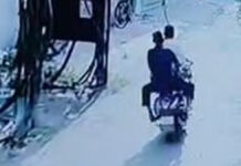 गैस सिलेंडर चोरी कर भागा स्कूटी सवार बदमाश Scooty-Riding Thief Flees After Stealing Gas Cylinder