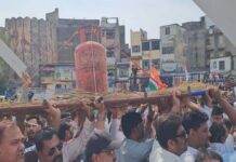 गैस किल्लत और बढ़ती कीमतों के खिलाफ कांग्रेस का अनोखा प्रदर्शन