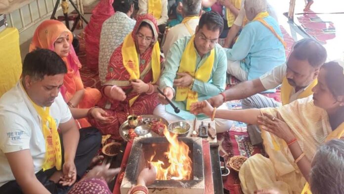 Devotees flocked to Govind Dev Ji Temple for Dashansh Havan