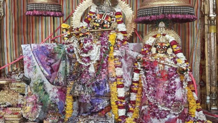 Splash of colours at Shri Govinddevji Temple Splash of colours at Shri Govinddevji Temple