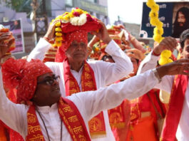 सैकड़ों श्रद्धालुओं की भागीदारी से निकली भव्य मंगल कलश यात्रा