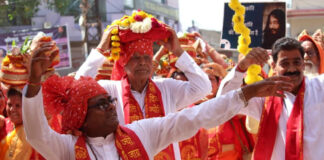 सैकड़ों श्रद्धालुओं की भागीदारी से निकली भव्य मंगल कलश यात्रा