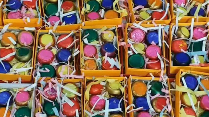 Gulal Gota decorated in the path of jewelers of Jaipur Gulal Gota decorated in the path of jewelers of Jaipur