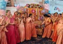 श्री गीता गायत्री मंदिर मे मनाया झूला महोत्सव Jhula Mahotsav was organised in many temples of Chhoti Kashi.