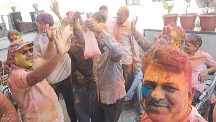 Due to the lunar eclipse, many people celebrated Dhulandi on Wednesday.