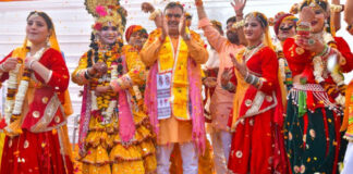 मुख्यमंत्री ने कार्यकर्ताओं के साथ खेली फूलों की होली: सुरक्षित एवं पर्यावरण अनुकूल होली का दिया संदेश