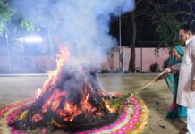 मुख्यमंत्री निवास पर होलिका दहन:मुख्यमंत्री शर्मा ने की प्रदेश में सुख-समृद्धि की कामना Holika Dahan at Chief Minister's residence