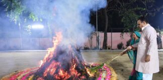 मुख्यमंत्री निवास पर होलिका दहन:मुख्यमंत्री शर्मा ने की प्रदेश में सुख-समृद्धि की कामना Holika Dahan at Chief Minister's residence