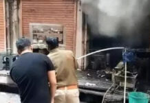 कचौड़ी की दुकान में भीषण आग: समय रहते बड़ा हादसा टला Massive fire at Kachori shop: Major tragedy averted in time