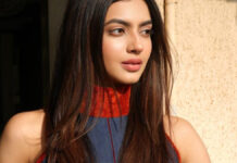 गोल्डन लाइट में दमकी काशिका कपूर की नैचुरल ब्यूटी