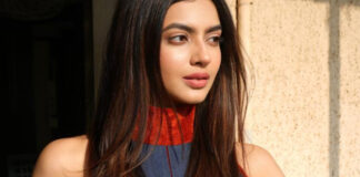 गोल्डन लाइट में दमकी काशिका कपूर की नैचुरल ब्यूटी