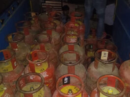 एलपीजी कालाबाजारी पर बड़ा एक्शन: 118 सिलेंडर सहित वाहन व उपकरण जब्त Major Crackdown on LPG Black Marketing