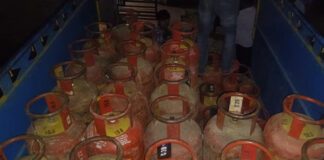 एलपीजी कालाबाजारी पर बड़ा एक्शन: 118 सिलेंडर सहित वाहन व उपकरण जब्त Major Crackdown on LPG Black Marketing