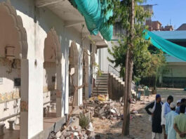 जुमे की नमाज के दौरान मस्जिद की दीवार ढही:पन्द्रह नमाजी घायल