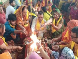 विश्व शांति -भारत के हितों की रक्षा की कामना के साथ गोविंद देवजी मंदिर में हुआ गायत्री महायज्ञ World Peace — A Gayatri Mahayajna was held at the Govind Devji Temple with the prayer to safeguard India's interests.