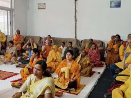 146 परिजनों ने जपे ढाई लाख गायत्री मंत्र 146 relatives chanted 2.5 lakh Gayatri Mantras