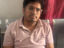 मेडिकल रिपोर्ट के बदले रिश्वत लेते डॉक्टर गिरफ्तार Doctor arrested for accepting bribe in exchange for medical report.