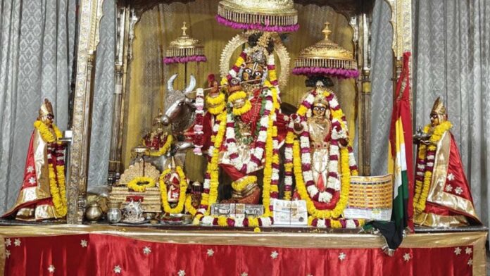 Devotees gave a grand welcome to Thakurji on the occasion of Nav Samvatsar