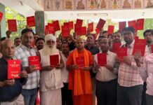पापड़ के हनुमान जी मंदिर में भक्तों ने किया हनुमान चालीसा का सामूहिक पाठ Devotees performed a collective recitation of the Hanuman Chalisa at the Hanuman Temple in Papad.