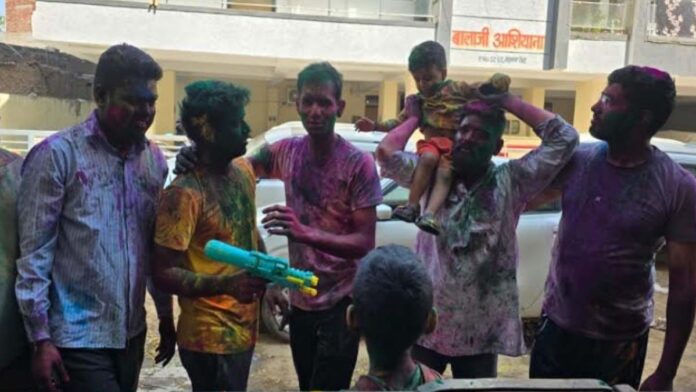 A grand Kumbh of colours in Pink City: Youth dance to the tunes of Chang-Dhap and DJ