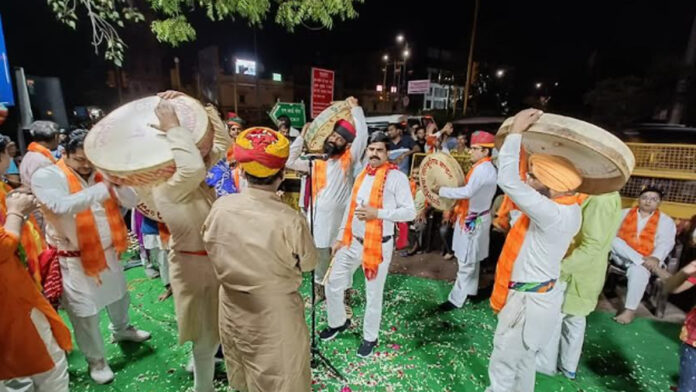 The colors of the Phag festival spread in Pipleshwar Mahadev Temple