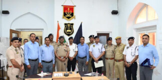 पुलिस कंट्रोल रूम व यातायात कंट्रोल रूम के उत्कृष्ट कार्य करने वाले पुलिसकर्मी सम्मानित