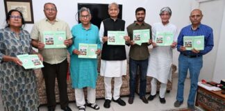 एक मुट्ठी नमक से बदल दी देश की तकदीर पुस्तक का विमोचन