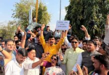 कांग्रेस नेता मणिशंकर अय्यर के बयान पर जयपुर भाजपा ने गांधी सर्किल पर किया पुतला दहन Jaipur BJP burnt a statue at Gandhi Circle on the statement of Congress leader Mani Shankar Iyer