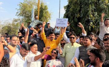 कांग्रेस नेता मणिशंकर अय्यर के बयान पर जयपुर भाजपा ने गांधी सर्किल पर किया पुतला दहन Jaipur BJP burnt a statue at Gandhi Circle on the statement of Congress leader Mani Shankar Iyer