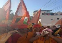 महिलाओं ने हाथ में तलवार थाम निकाली रैली Women took out a rally holding swords in their hands