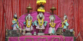 राम जन्मोत्सव पर ठिकाना मंदिर में भव्य बधाई उत्सव में भजनों से गूंजा माहौल The atmosphere echoed with bhajans in the grand congratulatory celebration at Thikana temple on Ram Janmotsav